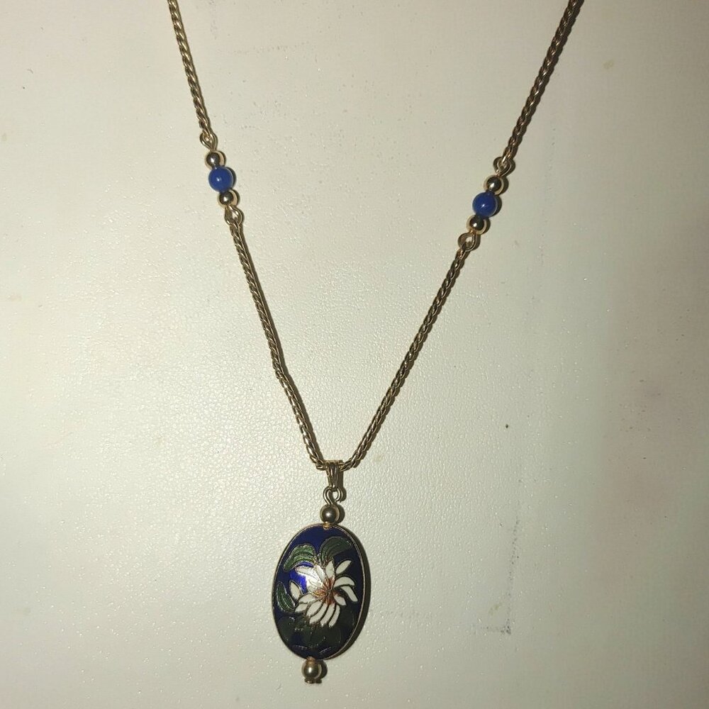Avon Cloisonné Necklace Blue Enamel White Chrysanthemum Floral Pendant Gold Tone